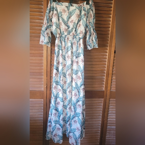 Floral Maxi Dress with Blue and White Pattern - Picture 4 of 7